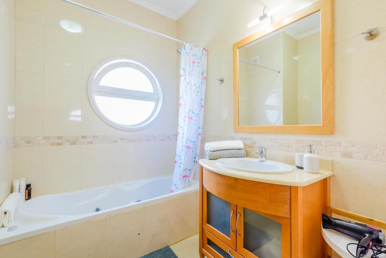 Bnb Homes Ocean View Apartment With Huge Sunny Terrace, 2 Swimming Pools & Tennis Court Albufeira Exteriér fotografie